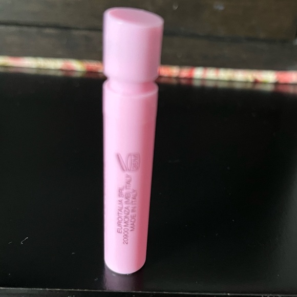 Bright Crystal Versace Eau De Toilette Spray - 5 for $25 for items marked with ⭐ - Picture 4 of 4